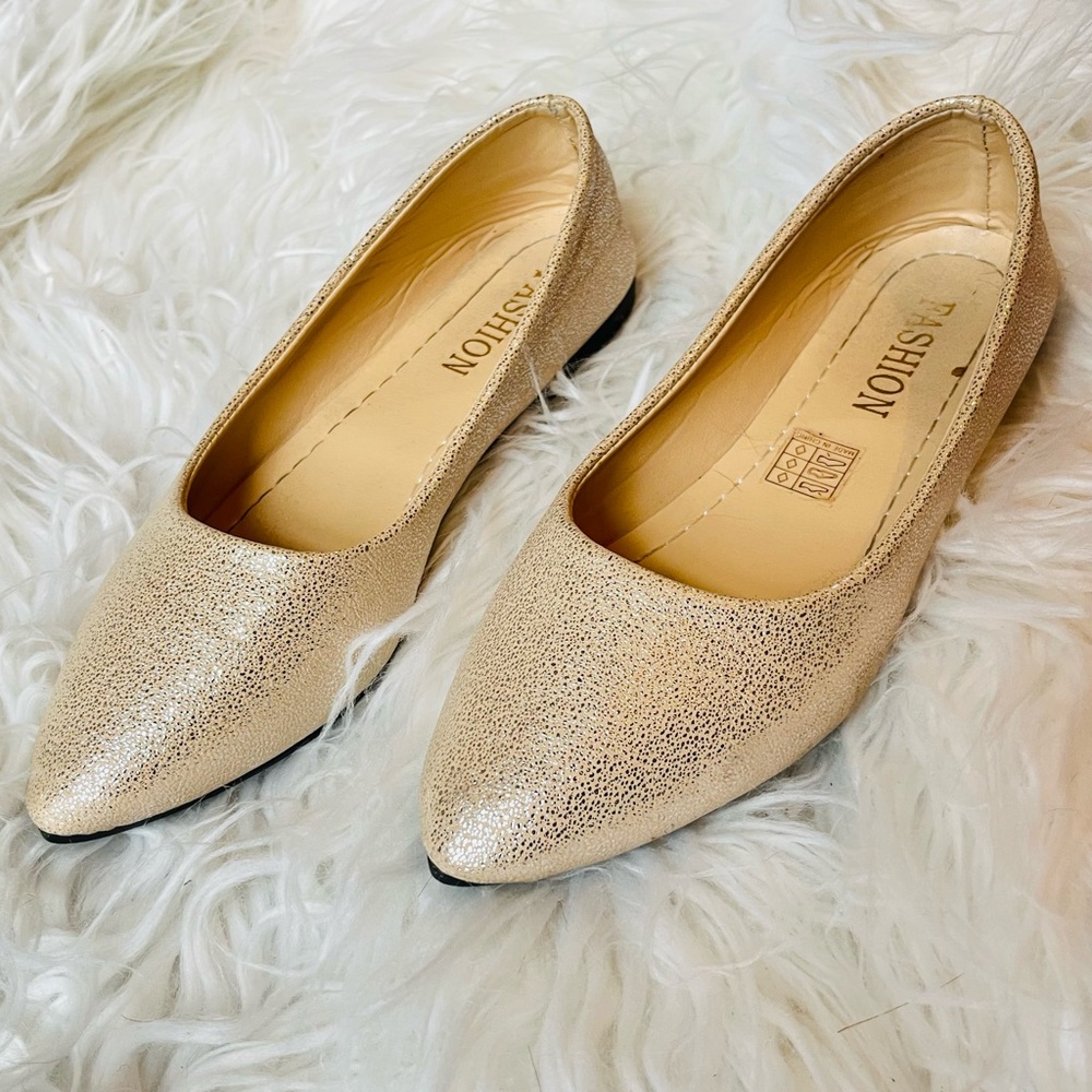 Cream pointed toe metallic shimmer flats new never been worn as 7.5